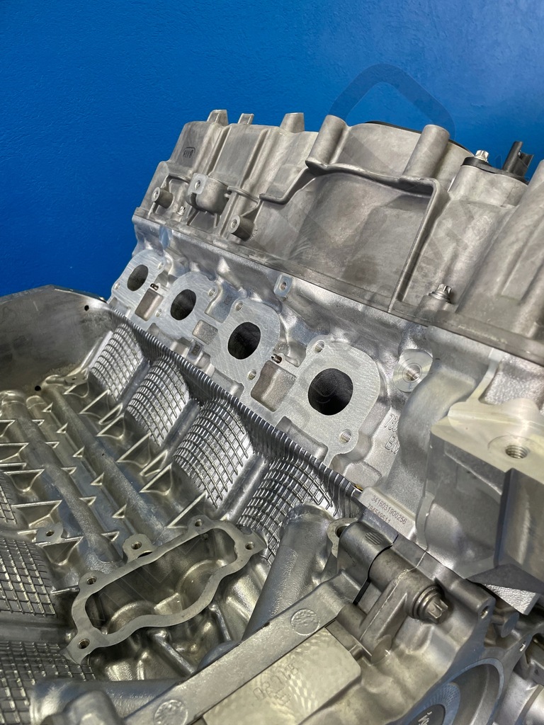 Moteur S63 B44 B — vue 10